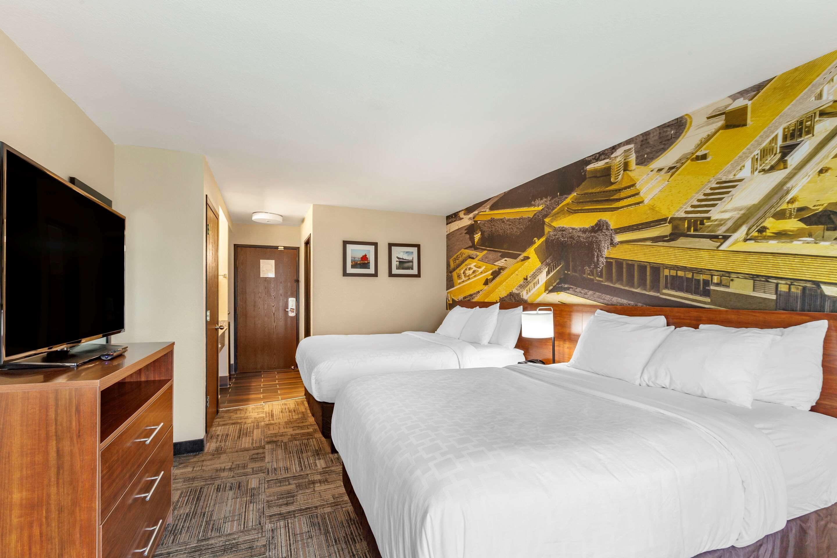Clarion Pointe Racine - Mount Pleasant Hotel Exterior photo