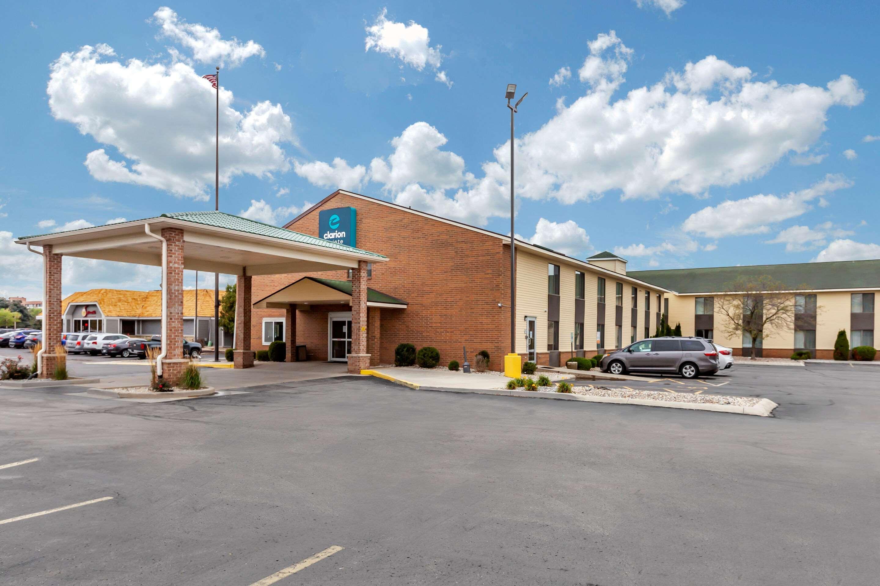 Clarion Pointe Racine - Mount Pleasant Hotel Exterior photo