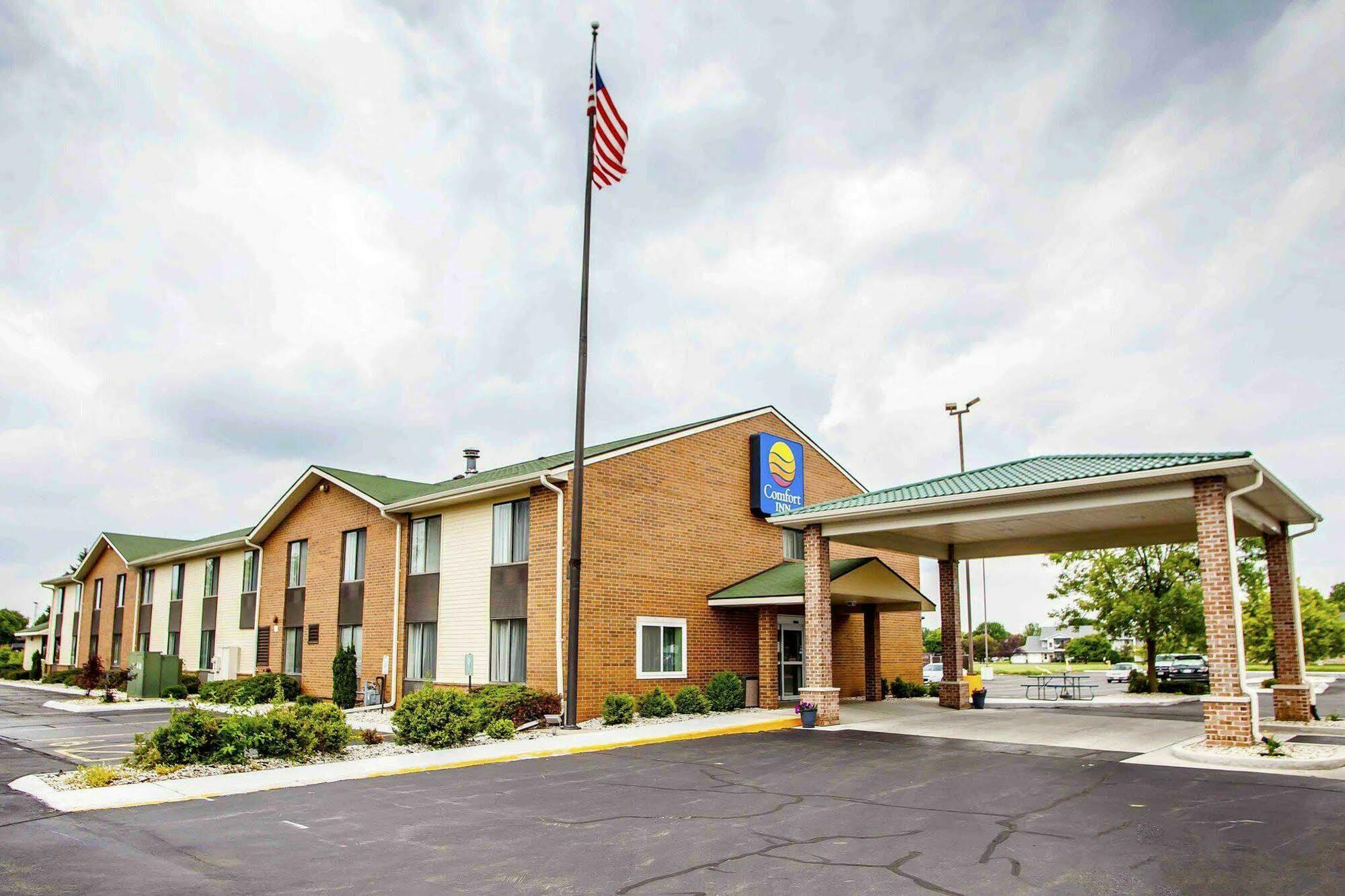 Clarion Pointe Racine - Mount Pleasant Hotel Exterior photo